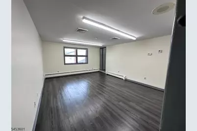 107 Stuyvesant Ave, Lyndhurst Township, NJ 07071 - Photo 2