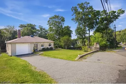 137 Lakeside Blvd, Hopatcong, NJ 07843 - Photo 2