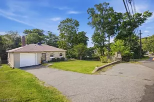 137 Lakeside Blvd, Hopatcong, NJ 07843 - Photo 2