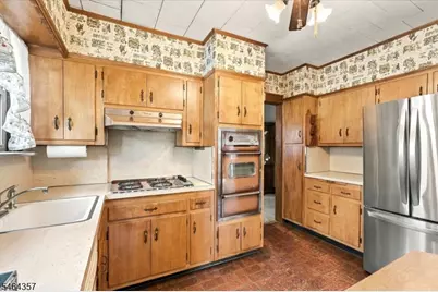 93 N Stoughton St, Bergenfield, NJ 07621 - Photo 18