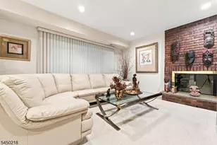 18 Druid Hill Dr, Parsippany, NJ 07054 - Photo 2