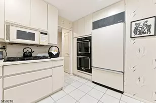18 Druid Hill Dr, Parsippany, NJ 07054 - Photo 6