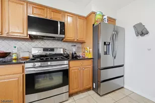 7 Harbor Front Ct, Elizabeth, NJ 07206 - Photo 6