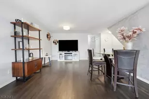 7 Harbor Front Ct, Elizabeth, NJ 07206 - Photo 10
