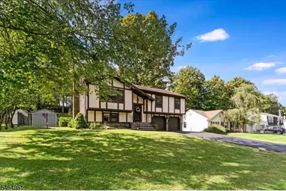 108 Valley View Trl, Sparta Township, NJ 07871 - Photo 2