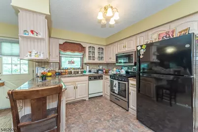 2 Rochambeau Rd, Pequannock Township, NJ 07444 - Photo 8