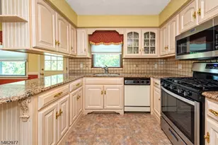 2 Rochambeau Rd, Pequannock Township, NJ 07444 - Photo 8