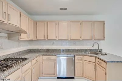 99 Castle Pointe Blvd, Piscataway Township, NJ 08854 - Photo 16