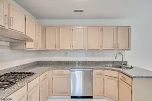 99 Castle Pointe Blvd, Piscataway Township, NJ 08854 - Photo 16