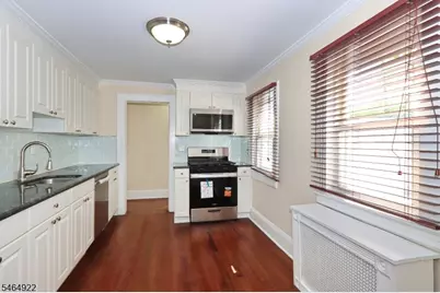 290 Essex St #1, Millburn, NJ 07041 - Photo 4
