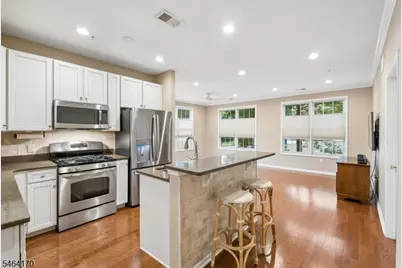 17 Lara Pl, Warren Township, NJ 07059 - Photo 2