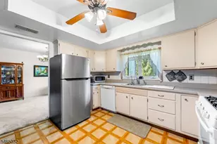 95 Eyland Ave, Roxbury Township, NJ 07876 - Photo 8