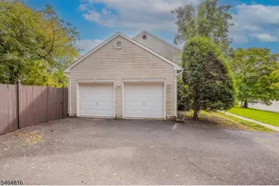 6 Fountain Dr, Franklin Township, NJ 08873 - Photo 4