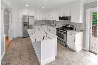 521 E Blancke St, Linden, NJ 07036 - Photo 8
