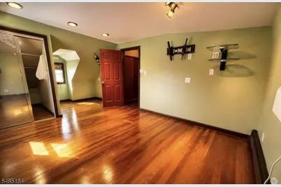 576 Uncas Ave, Roselle, NJ 07203 - Photo 8