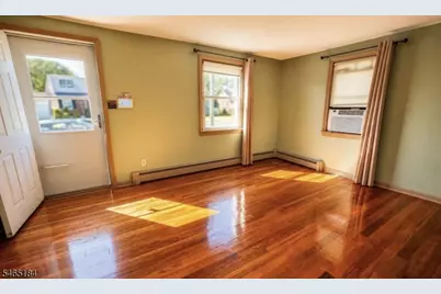 576 Uncas Ave, Roselle, NJ 07203 - Photo 2