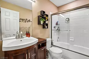 16 Langdale Rd, Wayne Twp., NJ 07470 - Photo 22