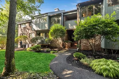 132 Indian Hollow Ct #132, Mahwah, NJ 07430 - Photo 2