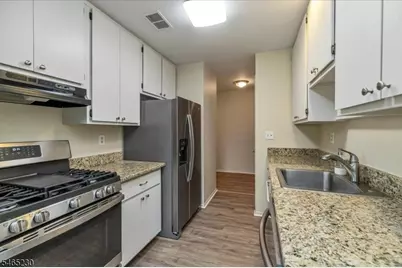 132 Indian Hollow Ct #132, Mahwah, NJ 07430 - Photo 4