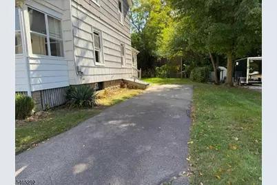 32 Willard St, Pompton Lakes, NJ 07442 - Photo 2