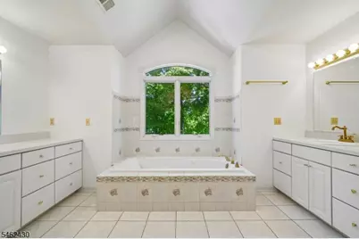14 Eagle Dr, Raritan Township, NJ 08551 - Photo 20
