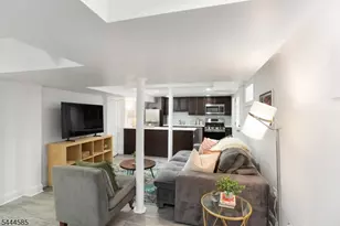8 Franklin Pl, Montclair Twp., NJ 07042 - Photo 28