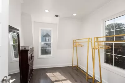 8 Franklin Pl, Montclair Twp., NJ 07042 - Photo 16