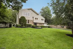 38 Billingsley Dr, Livingston, NJ 07039 - Photo 2