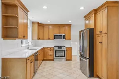 38 Billingsley Dr, Livingston, NJ 07039 - Photo 12
