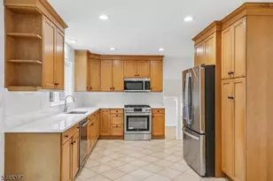 38 Billingsley Dr, Livingston, NJ 07039 - Photo 12