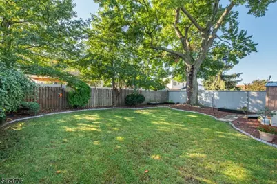 126 Hillman Dr, Elmwood Park, NJ 07407 - Photo 34