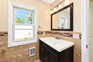 31 Blakely Pl, Garfield, NJ 07026 - Photo 22