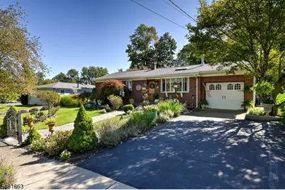 2 Armstrong Dr, Jefferson Township, NJ 07438 - Photo 2