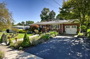 2 Armstrong Dr, Jefferson Township, NJ 07438 - Photo 2