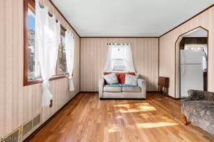 8 Somers Pl, South Bound Brook Boro, NJ 08880 - Photo 6