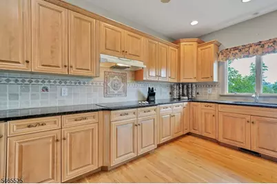 3 Shenandoah Ct, Washington Township, NJ 07853 - Photo 6