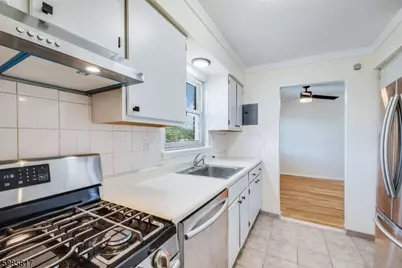 14 Wedgewood Dr #18, Verona, NJ 07044 - Photo 2