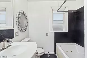 281 Smith St, Newark, NJ 07106 - Photo 16