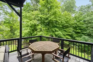25 Oakwood Dr, New Providence, NJ 07974 - Photo 10