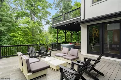 25 Oakwood Dr, New Providence, NJ 07974 - Photo 8
