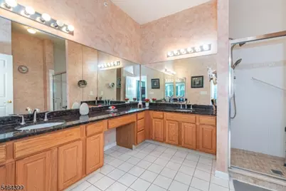 1313 Four Seasons Dr, Wayne, NJ 07470 - Photo 16