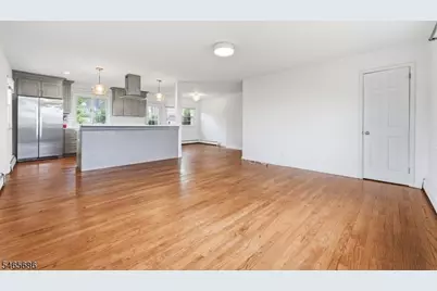 15 Monroe Pl #2, Montclair, NJ 07042 - Photo 4