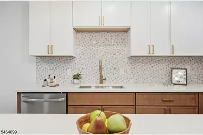 647 S 10th St, Newark, NJ 07108 - Photo 24