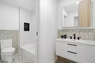 647 S 10th St, Newark, NJ 07108 - Photo 32