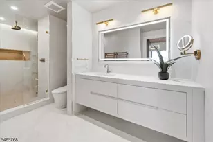 100 Carlyle Dr, Cliffside Park, NJ 07072 - Photo 36