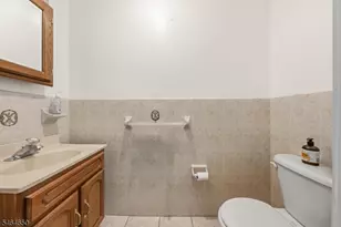 39 Wainwright St, Newark, NJ 07112 - Photo 8
