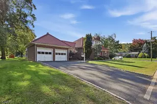 127 Warrenville Rd, Green Brook Township, NJ 08812 - Photo 2