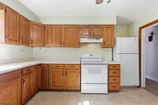 127 Warrenville Rd, Green Brook Township, NJ 08812 - Photo 14