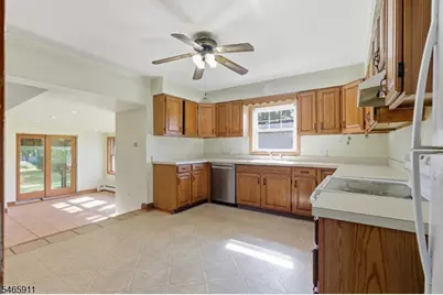 127 Warrenville Rd, Green Brook Township, NJ 08812 - Photo 12