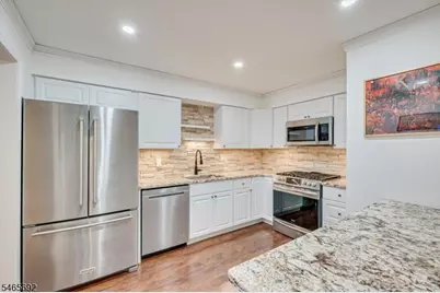 17 Sunrise Dr, Long Hill Township, NJ 07933 - Photo 4